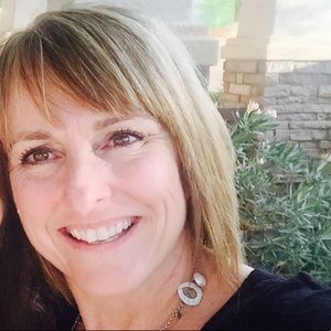 Meet your Posher, Carolyn